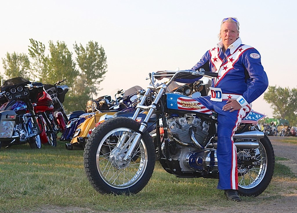 doug-danger-to-recreate-evel-knievel-s-22-car-jump-on-a-harley-davidson-video_2